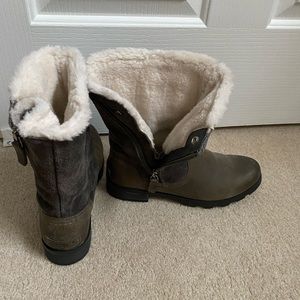 Women’s 9.5 Sorel Leather Boots